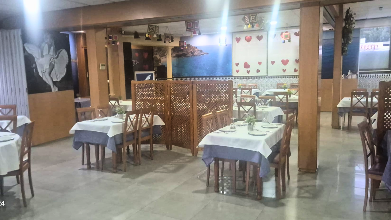 Salón amplio del Restaurante Esturión Benidorm